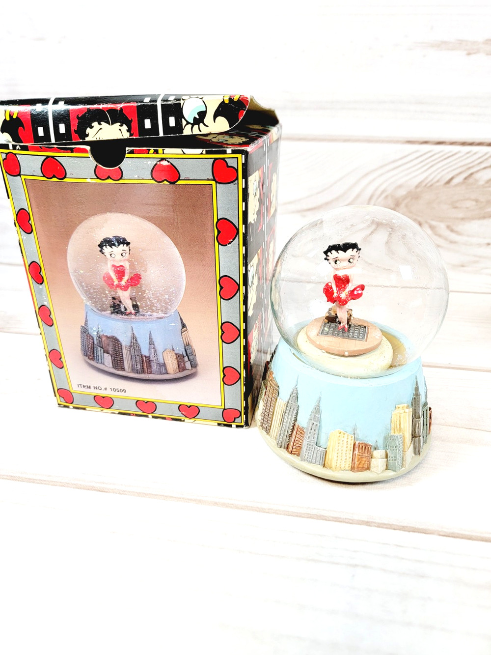 Vintage Betty Boop 1995 Vandor Musical Snow Globe I Wanna Be Loved By You READ